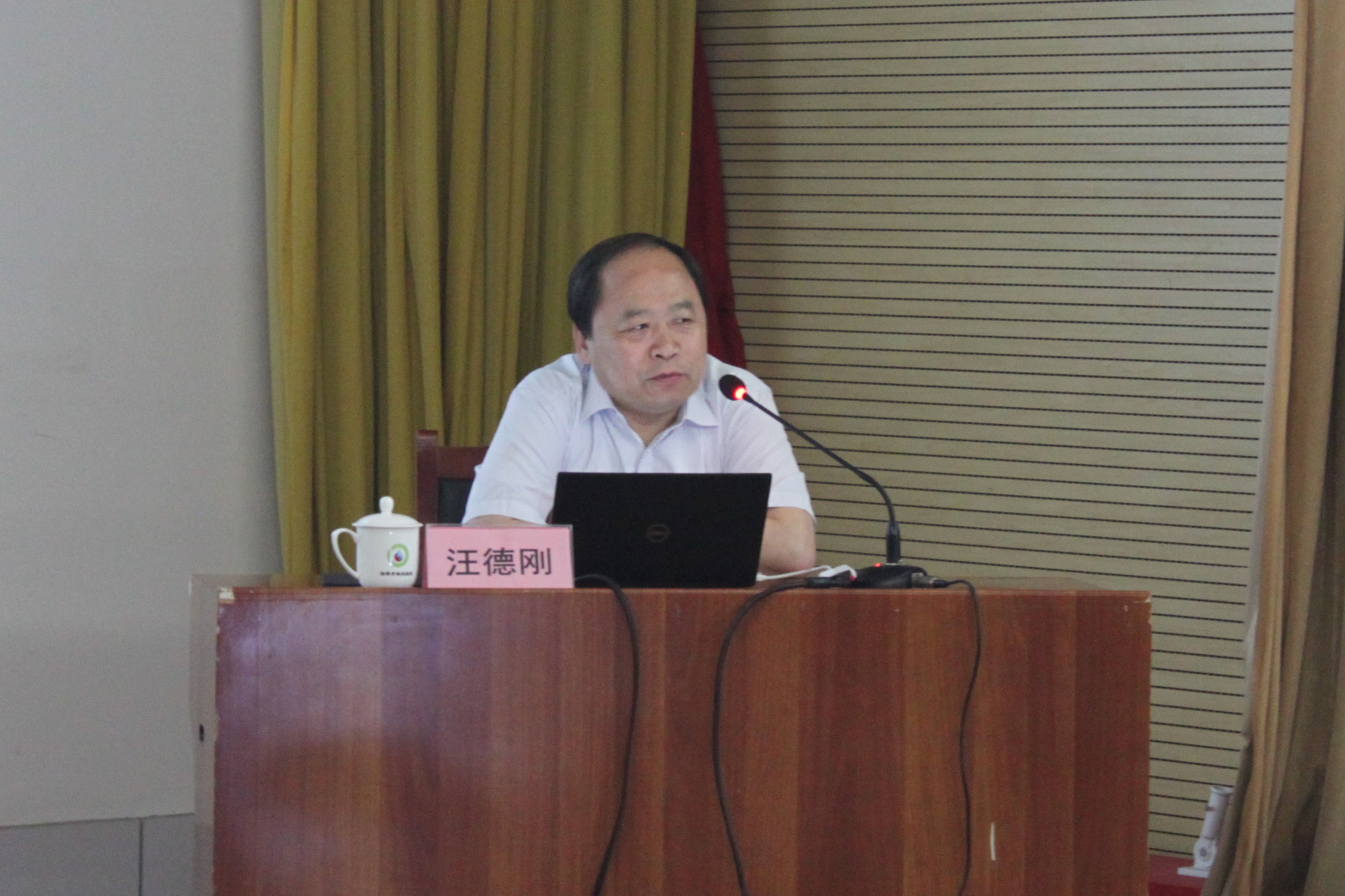 市英国beat365官方网站入口中文版集团组织召开管理人员培训会(图2)