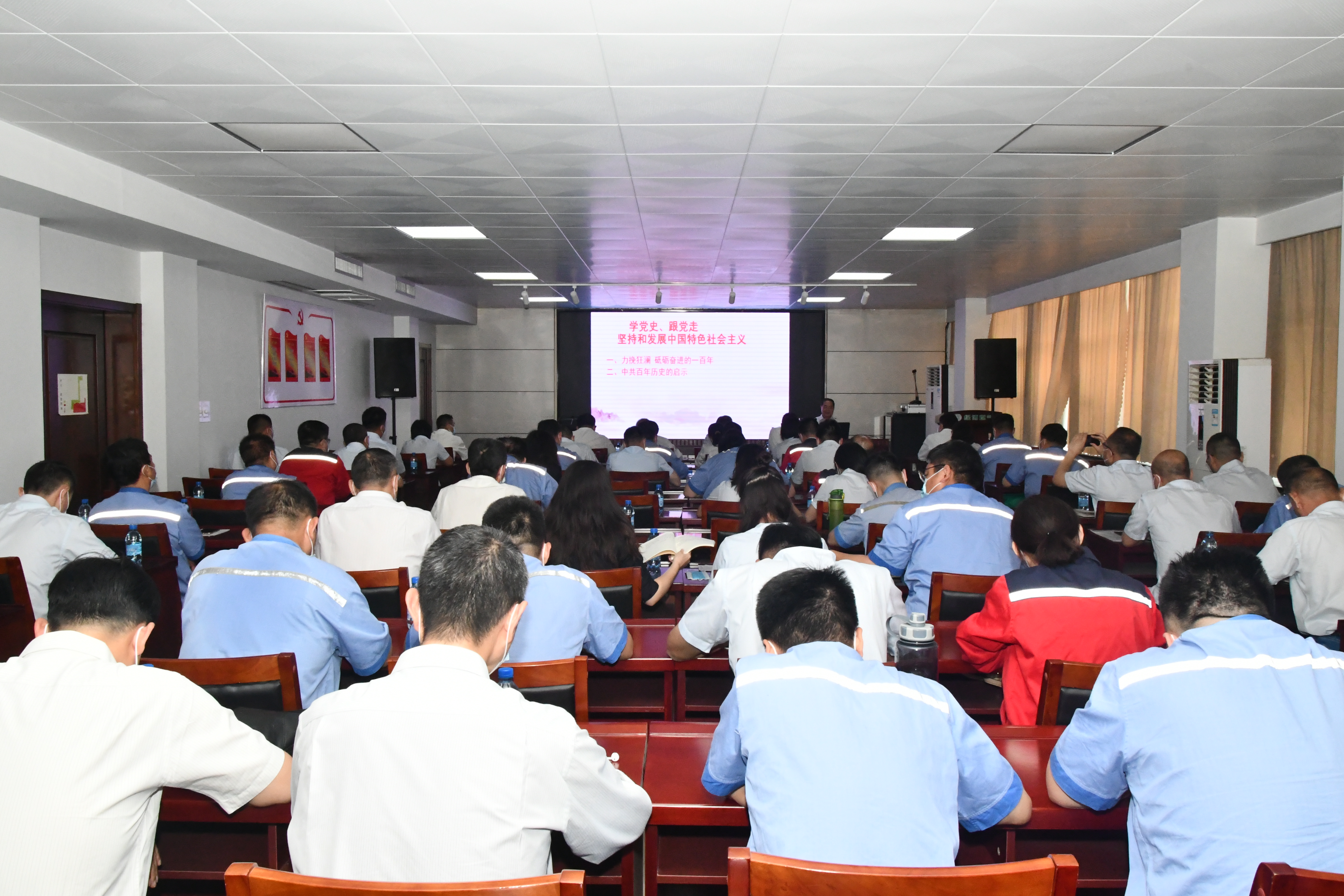 市英国beat365官方网站入口中文版集团绿博燃气举办党史学习教育专题报告会(图1)