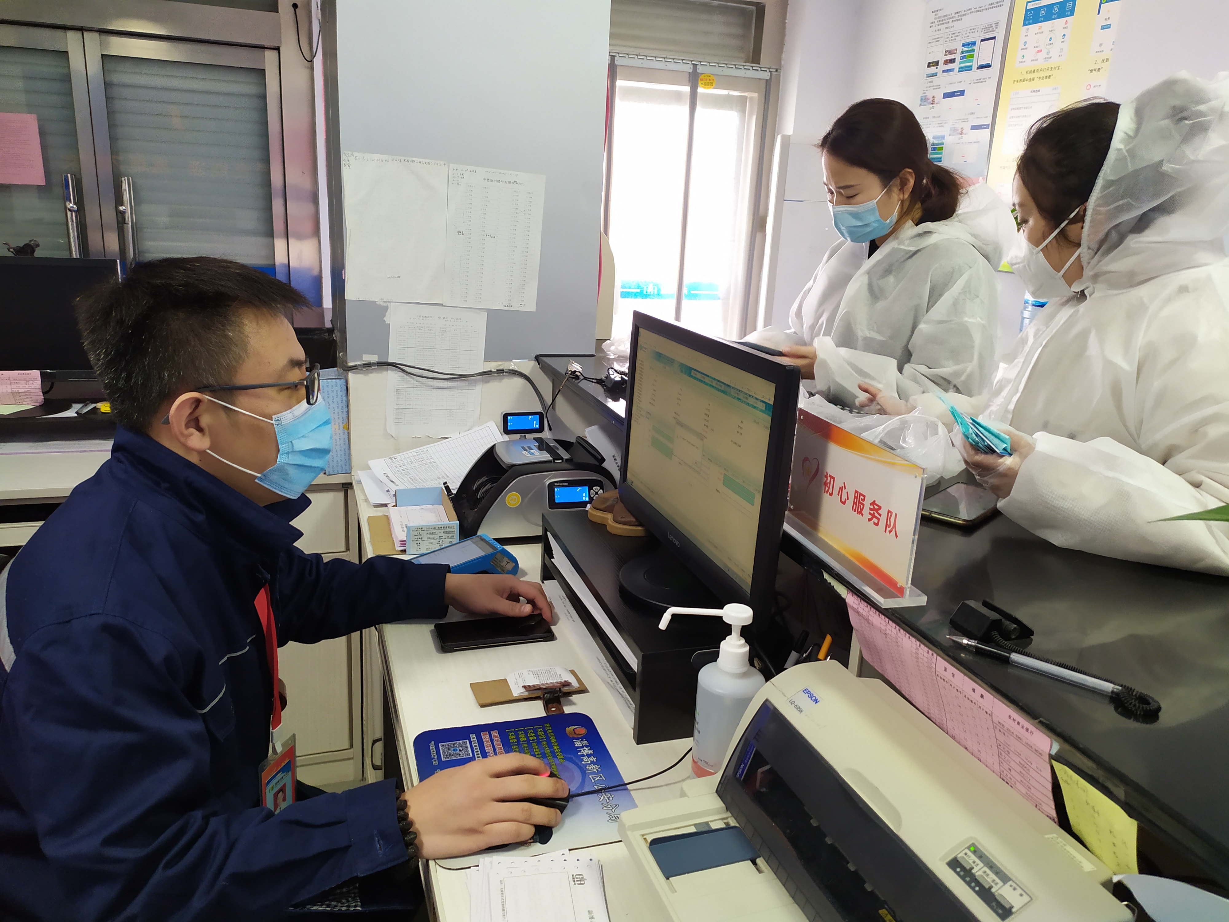 坚守岗位勇担当  “蓝焰卫士”同抗“疫”(图1)