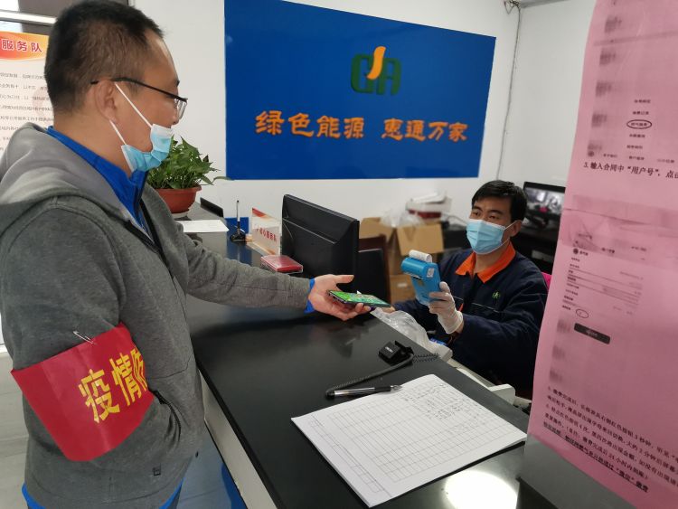 坚守岗位勇担当  “蓝焰卫士”同抗“疫”(图2)