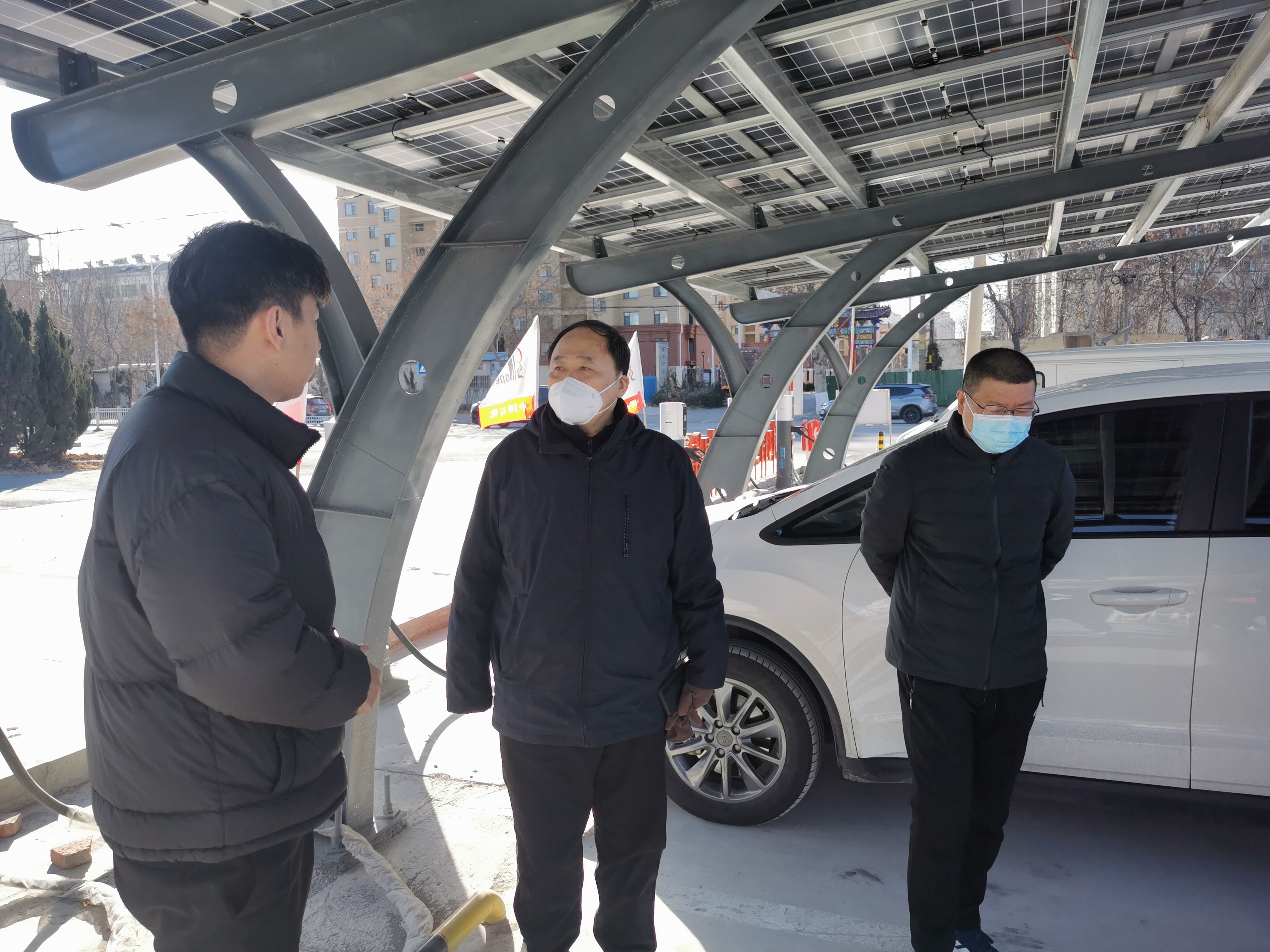 市英国beat365官方网站入口中文版集团汪德刚看望慰问春节期间值守一线干部职工(图3)