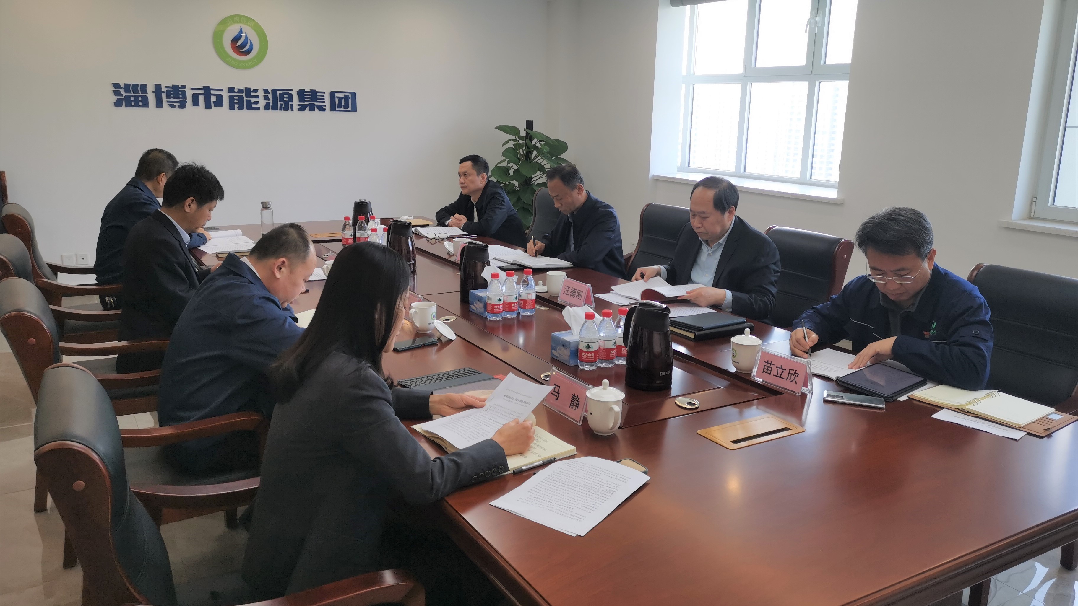 市国资委党委委员、四级调研员韩瑞平到市英国beat365官方网站入口中文版集团列席旁听党委理论学习中心组学习研讨(图1)