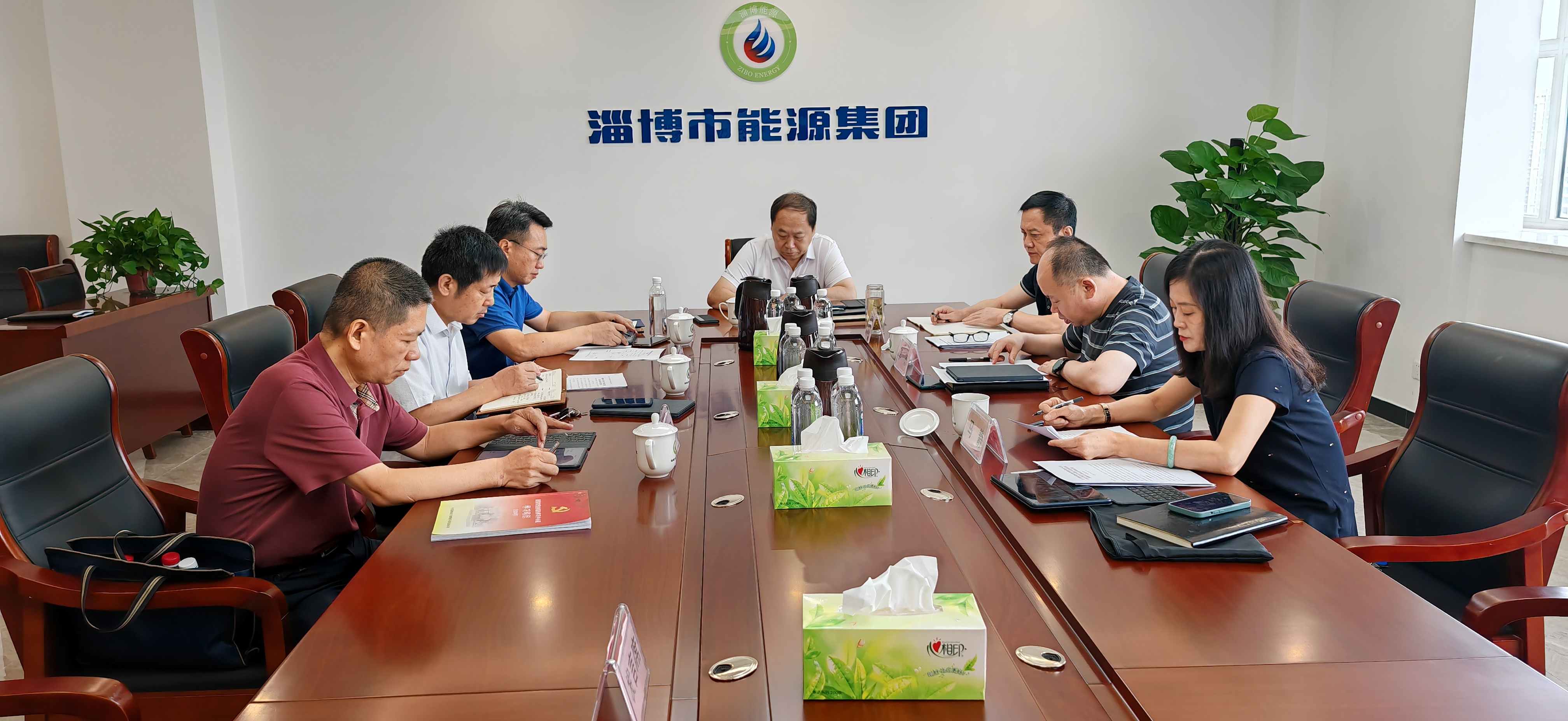 市英国beat365官方网站入口中文版集团组织召开金融产业发展和资本市场运作专题培训述学会(图1)